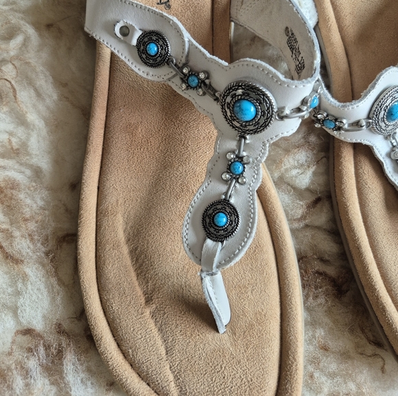 Minnetonka Brecca Slip On Sandals - Picture 6 of 15